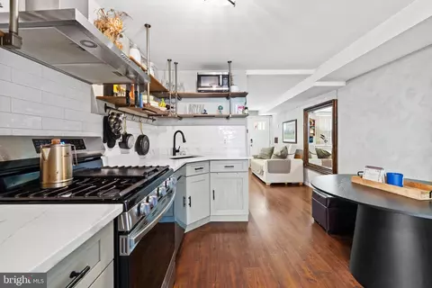 833 Kater St, Philadelphia, PA 19147