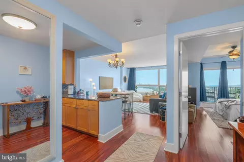 717 S Columbus Blvd #1216, Philadelphia, PA 19147