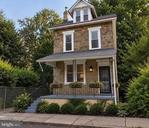 121 E Pleasant St, Philadelphia, PA 19119