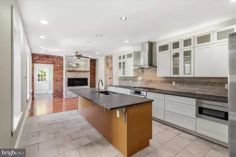 138 Rector St, Philadelphia, PA 19127