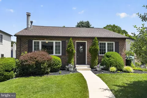 908 Ronnie Cir, Philadelphia, PA 19128