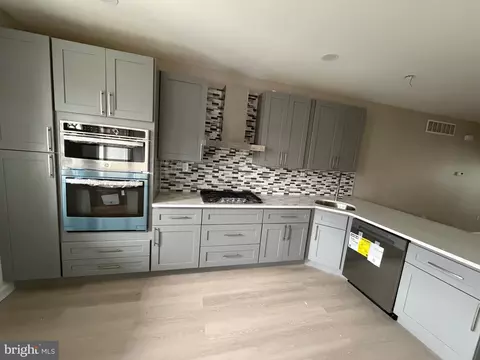 1959 Georgian Rd, Philadelphia, PA 19138