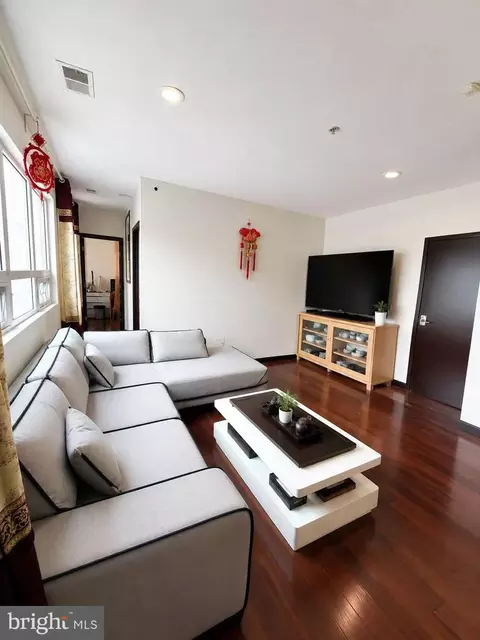 211 N Camac St #4C, Philadelphia, PA 19107