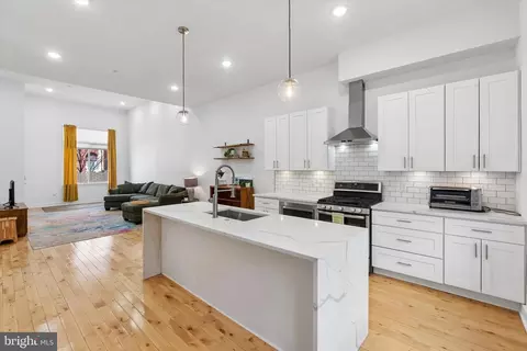 2720 W Cabot St, Philadelphia, PA 19121