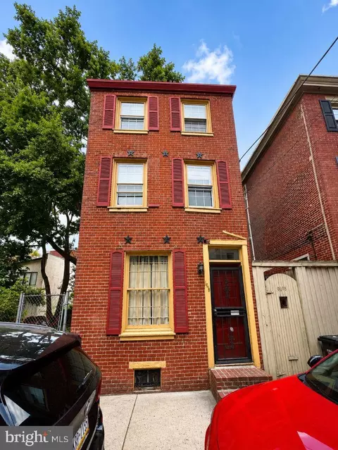 1013 N Leithgow St, Philadelphia, PA 19123