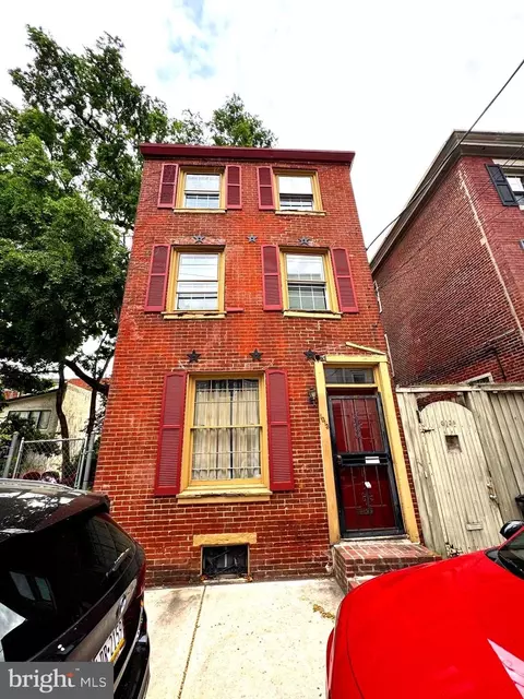 1013 N Leithgow St, Philadelphia, PA 19123