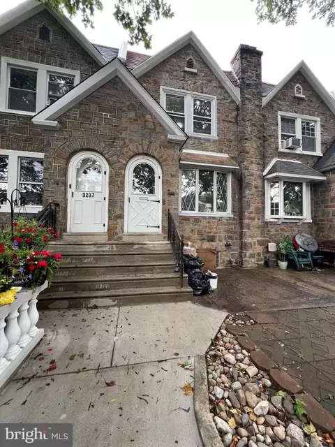 3239 Wellington St, Philadelphia, PA 19149