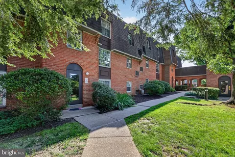 4000 Gypsy Ln #618F2, Philadelphia, PA 19129