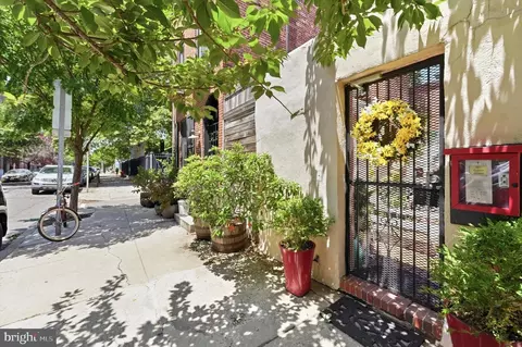 820 S 4th St #B, Philadelphia, PA 19147
