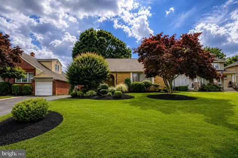 4620 Convent Ln, Philadelphia, PA 19114
