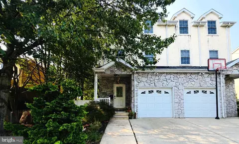 492 Harmon Rd, Philadelphia, PA 19128