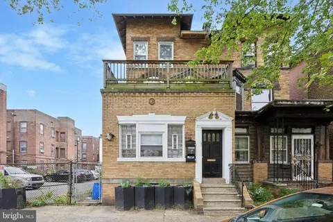 211 S 45th St, Philadelphia, PA 19104