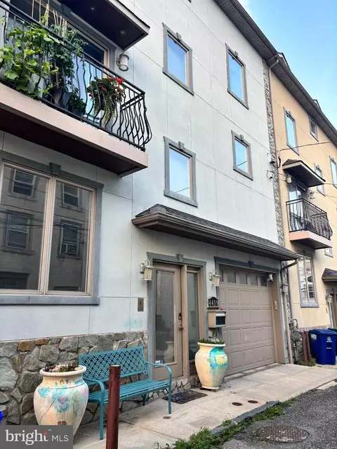 4419 34 Saint Davids St, Philadelphia, PA 19127