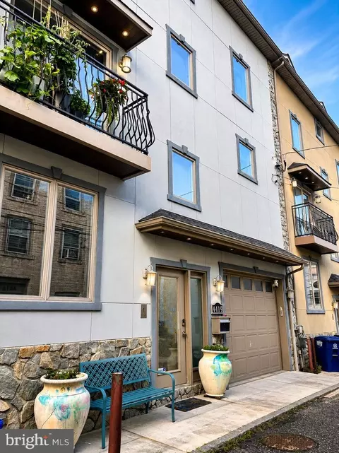 4419 34 Saint Davids St, Philadelphia, PA 19127
