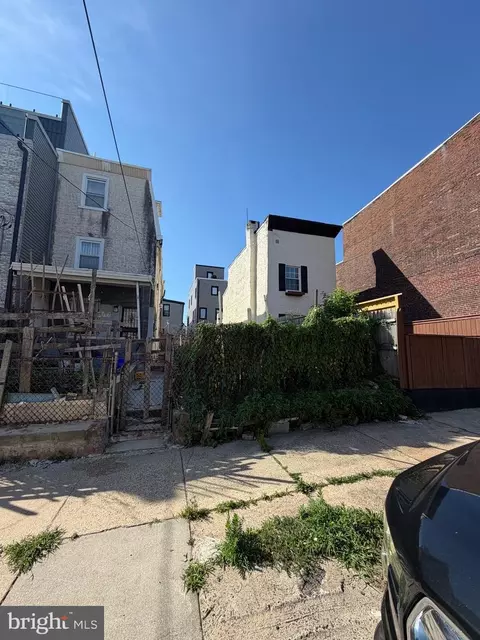 2661 Emerald St, Philadelphia, PA 19125