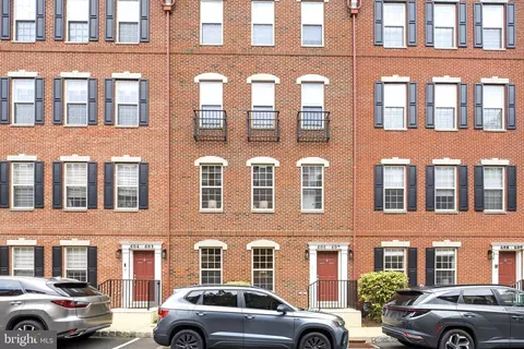606 Admirals Way, Philadelphia, PA 19146