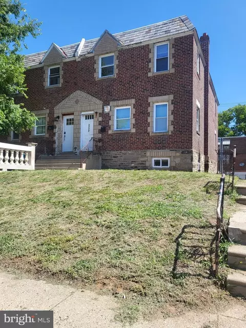 1037 Fanshawe St, Philadelphia, PA 19111