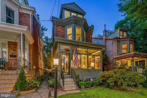 558 Jamestown St, Philadelphia, PA 19128