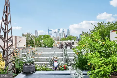 1719 Christian St, Philadelphia, PA 19146