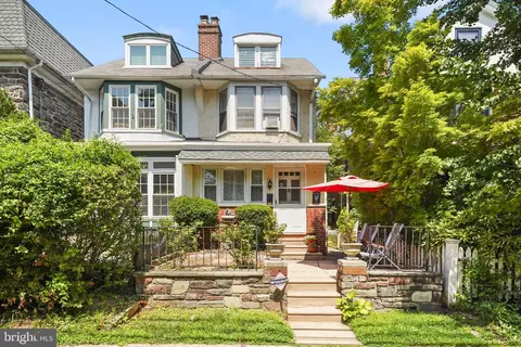 31 E Gravers Ln, Philadelphia, PA 19118