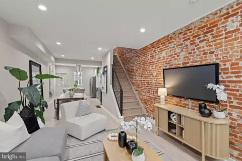1416 N Dover St, Philadelphia, PA 19121