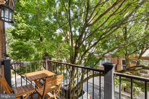 908 Greenwich St, Philadelphia, PA 19147