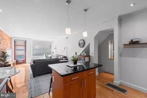 229 Race St, Philadelphia, PA 19106