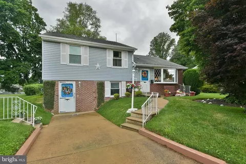 3820 Andrea Rd, Philadelphia, PA 19154