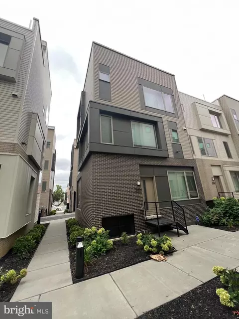 2122 Kensington Walk, Philadelphia, PA 19125