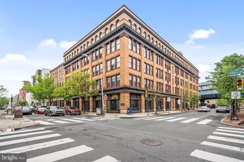 301 Race St #317, Philadelphia, PA 19106