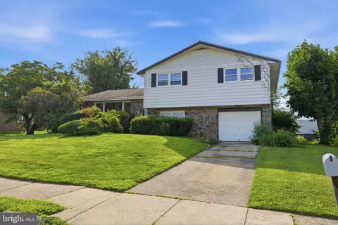 9219 Burbank Rd, Philadelphia, PA 19115