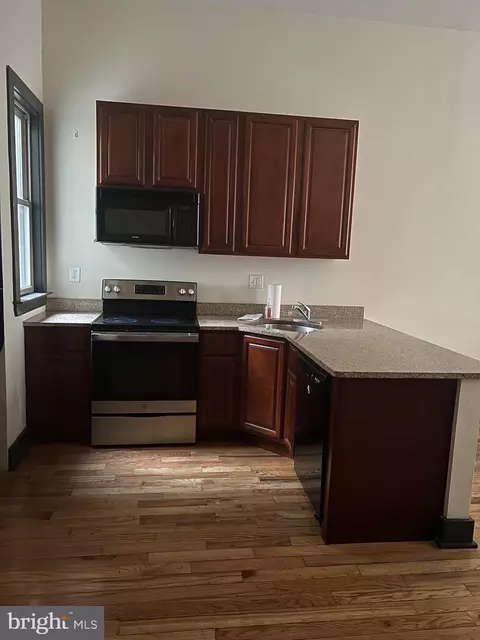 1905 W Diamond St, Philadelphia, PA 19121