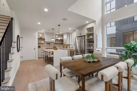 966 N 6th St, Philadelphia, PA 19123