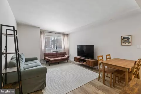 2101 Chestnut St #303, Philadelphia, PA 19103