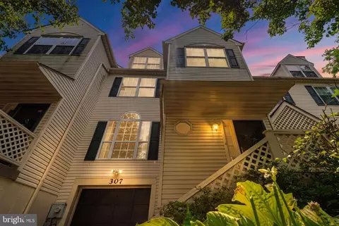 307 Thyme Ln, Philadelphia, PA 19128