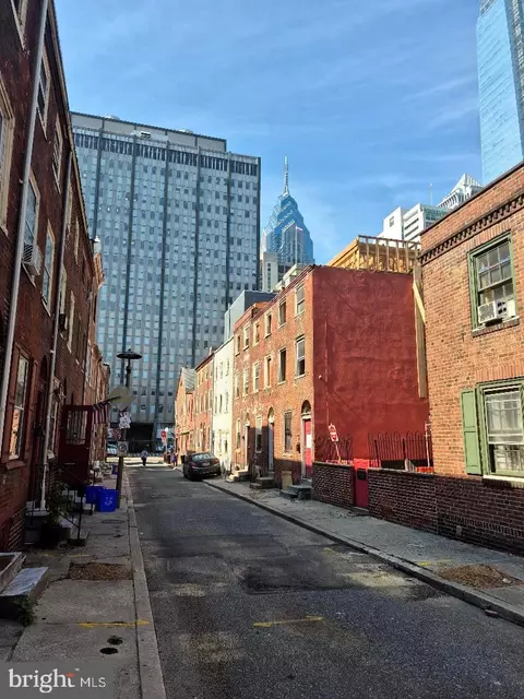 129 N Mole St, Philadelphia, PA 19102