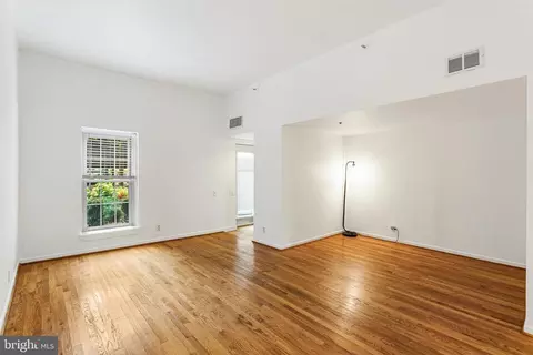 301 00 Race St #C010, Philadelphia, PA 19106
