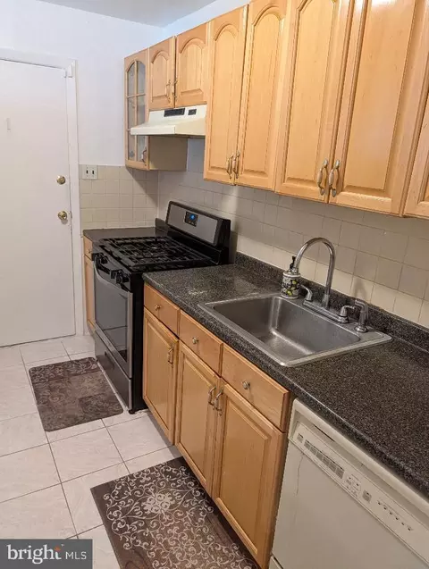 2201 Strahle St #E203, Philadelphia, PA 19152