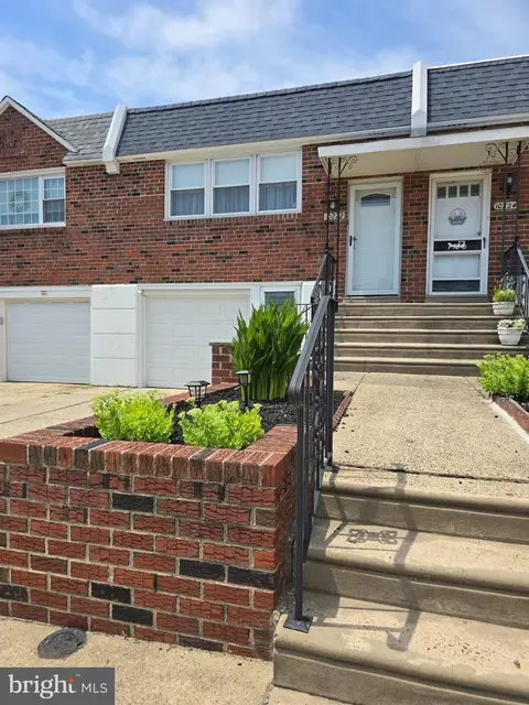 10222 Albemarle Ln, Philadelphia, PA 19114
