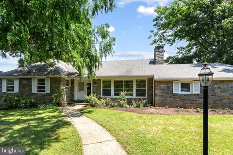6235 Ardleigh St, Philadelphia, PA 19138