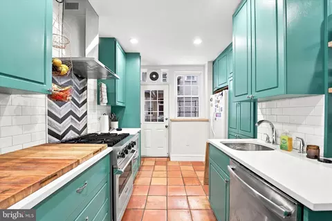 4625 Pine St #F102, Philadelphia, PA 19143