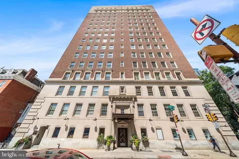 250 S 18th St #1502, Philadelphia, PA 19103