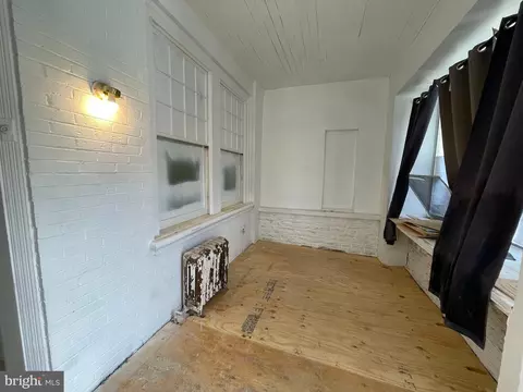 4936 N 9th St, Philadelphia, PA 19141