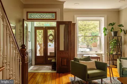 2521 Brown St, Philadelphia, PA 19130