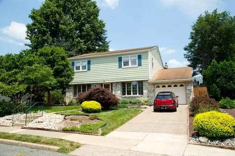 155 Stratford Dr, Philadelphia, PA 19115