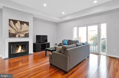 778 S Front St #I, Philadelphia, PA 19147