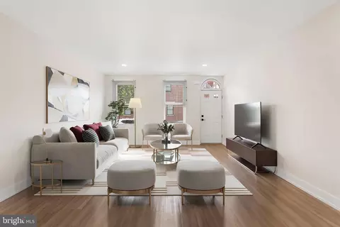 1808 S 8th St, Philadelphia, PA 19148