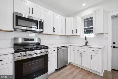 3450 Almond St, Philadelphia, PA 19134