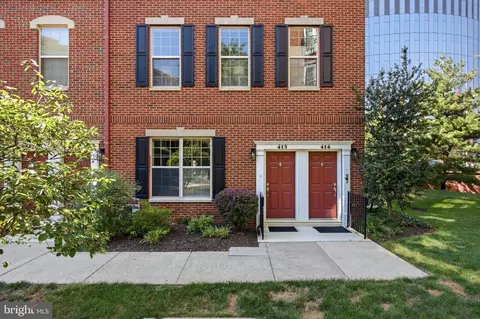 413 Regatta Dr, Philadelphia, PA 19146
