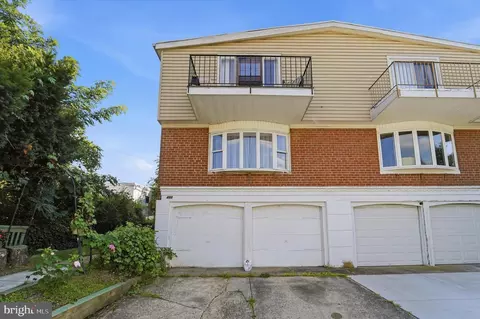 498 Avon St, Philadelphia, PA 19116